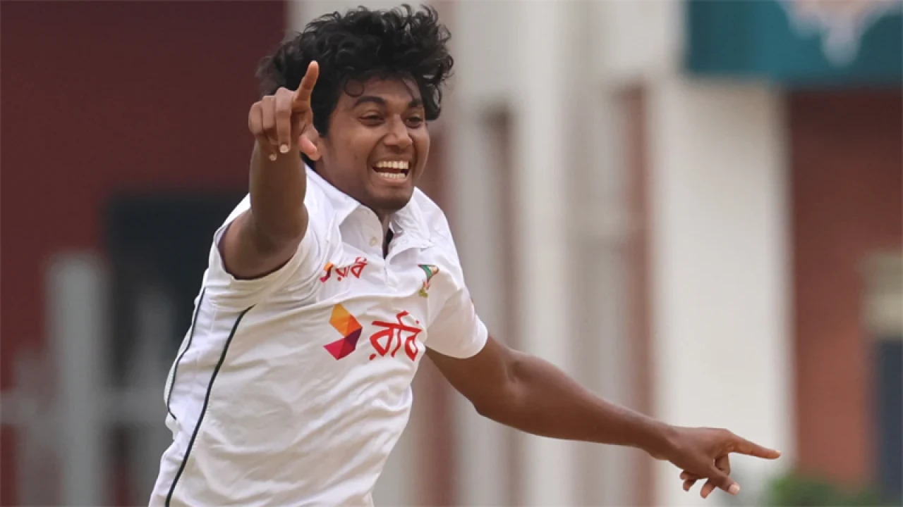 উইকেটে হাসানের ঝড়, ফেরালেন রোহিত-গিল-কোহলিকে