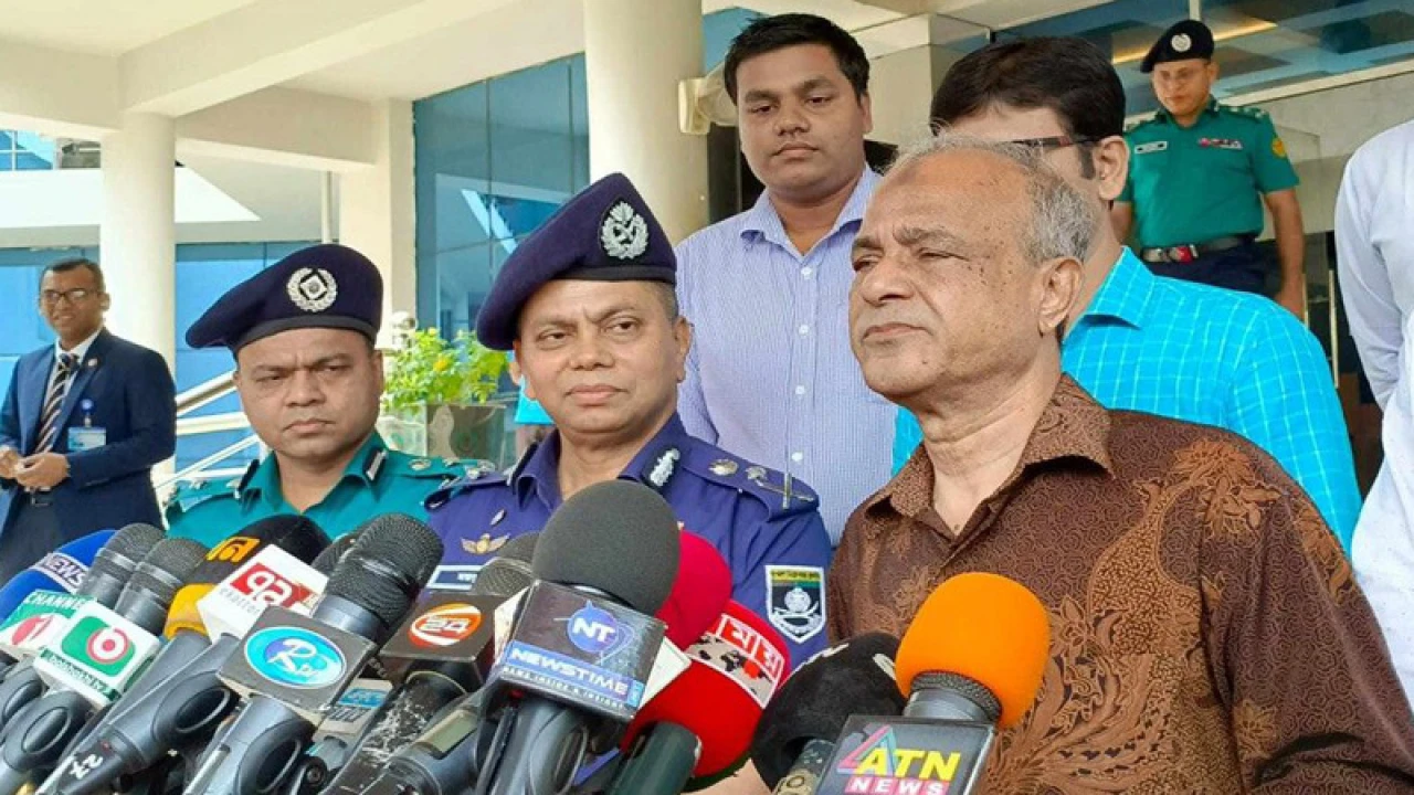 ট্রাফিক নিয়ন্ত্রণ ও চাঁদাবাজি বন্ধে ডিএমপিকে স্বরাষ্ট্র উপদেষ্টার নির্দেশনা