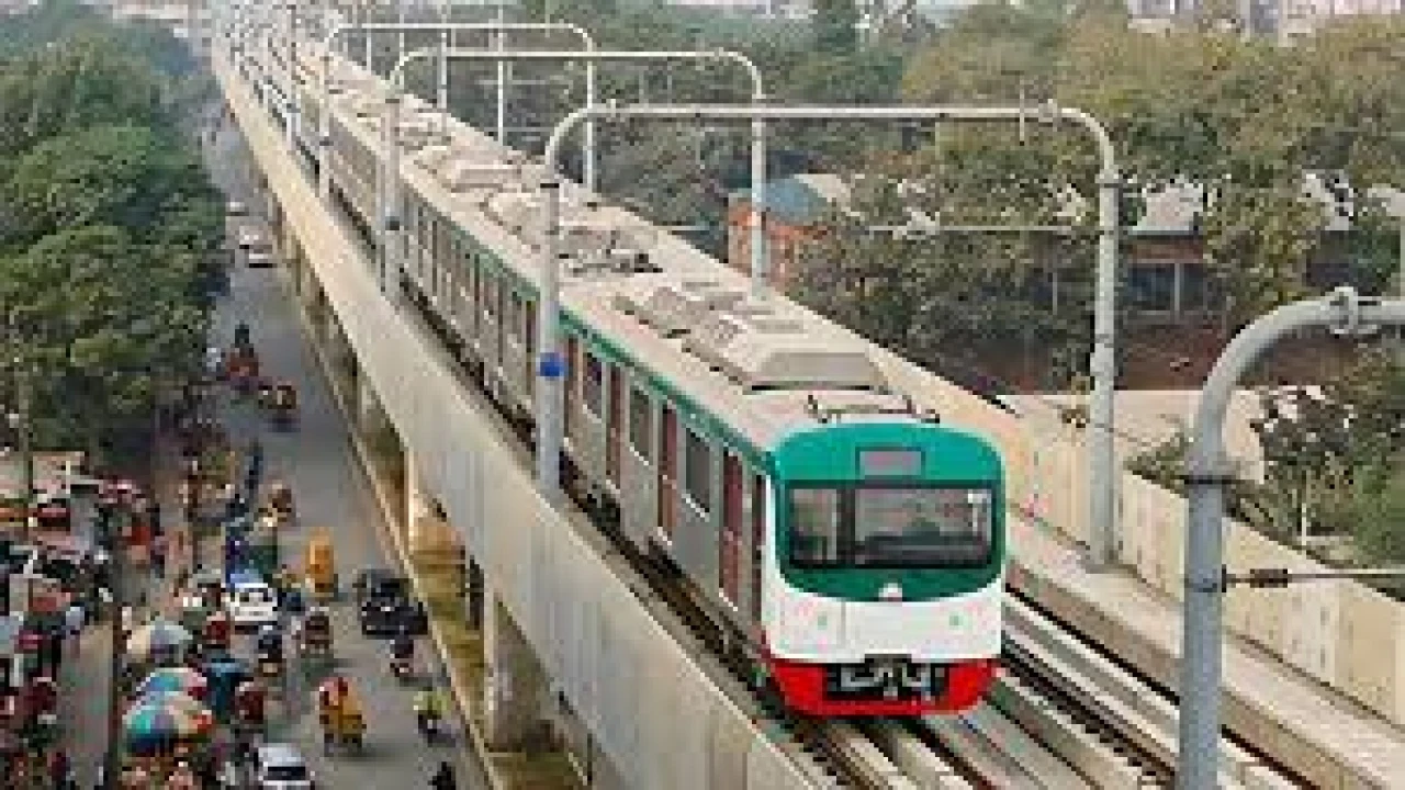 প্রথমবারের মতো শুক্রবার চলছে মেট্রোরেল, খুলেছে কাজীপাড়া স্টেশন