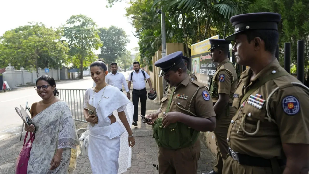 শ্রীলংকায় কারফিউ জারি