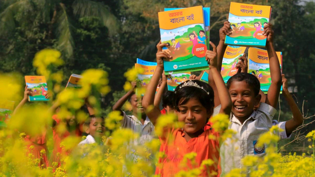 নতুন বছরে নতুন বই পাবে প্রাথমিকের শিক্ষার্থীরা
