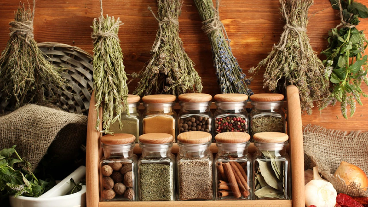 বর্ষায় মসলা ভালো থাকবে সহজ যে উপায়ে