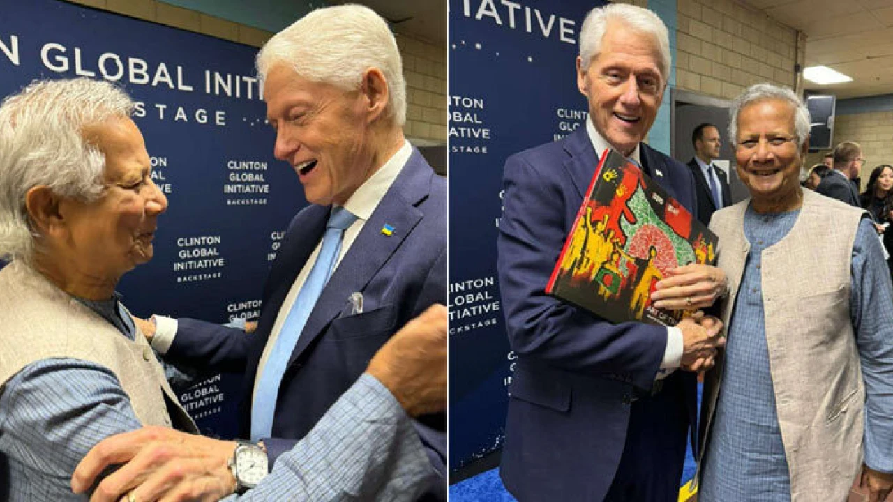 বিল ক্লিনটনকে বাংলাদেশের বৈপ্লবিক গ্রাফিতি উপহার দিলেন ড. ইউনূস