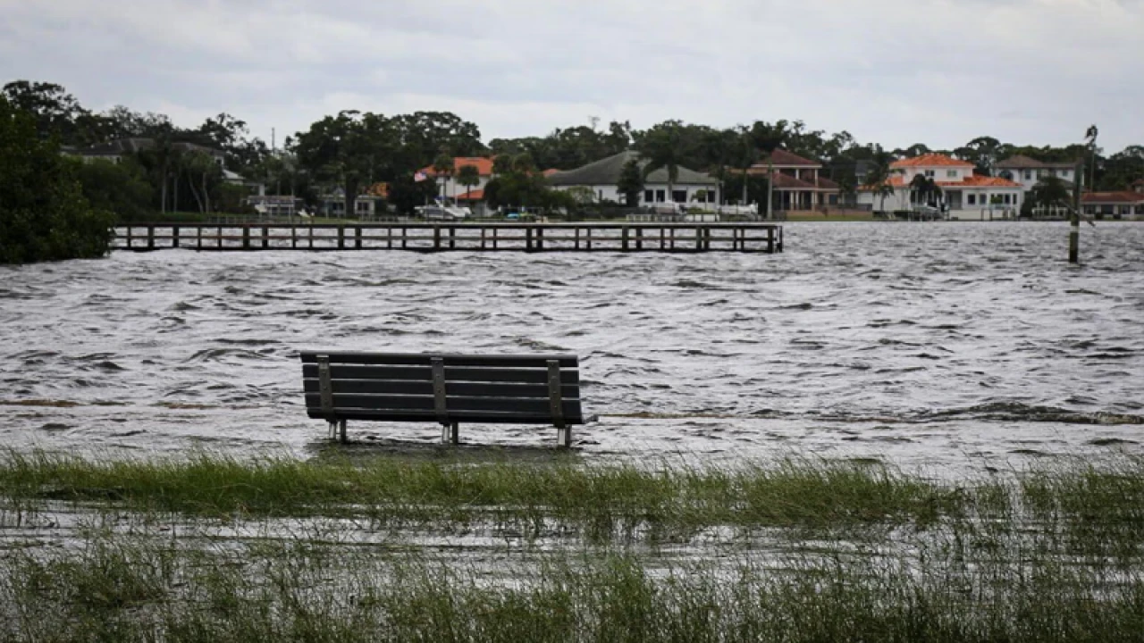 ফ্লোরিডায় শক্তিশালী ঘূর্ণিঝড় হেলেনের আঘাত