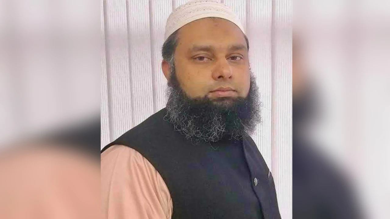 মোবাইল চার্জ দিতে গিয়ে ঝলসে গেল চিকিৎসকের শরীর