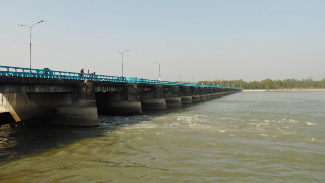 তিস্তা ব্যারেজের ৪৪ গেট খুলে দিয়েছে কর্তৃপক্ষ, পানি বিপৎসীমা ছুঁই ছুঁই