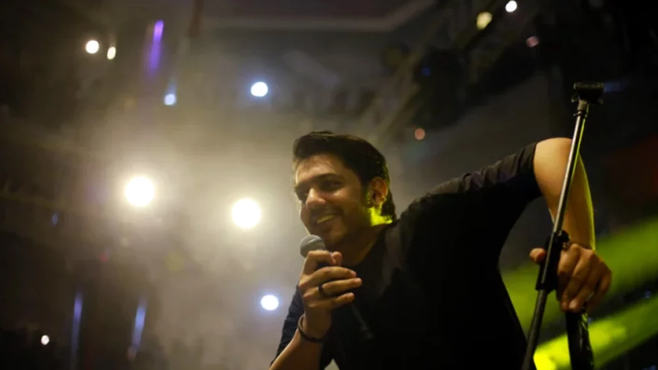 বাংলাদেশি শাড়ির জন্য স্ত্রী বারবার ফোন দিচ্ছে: গহর