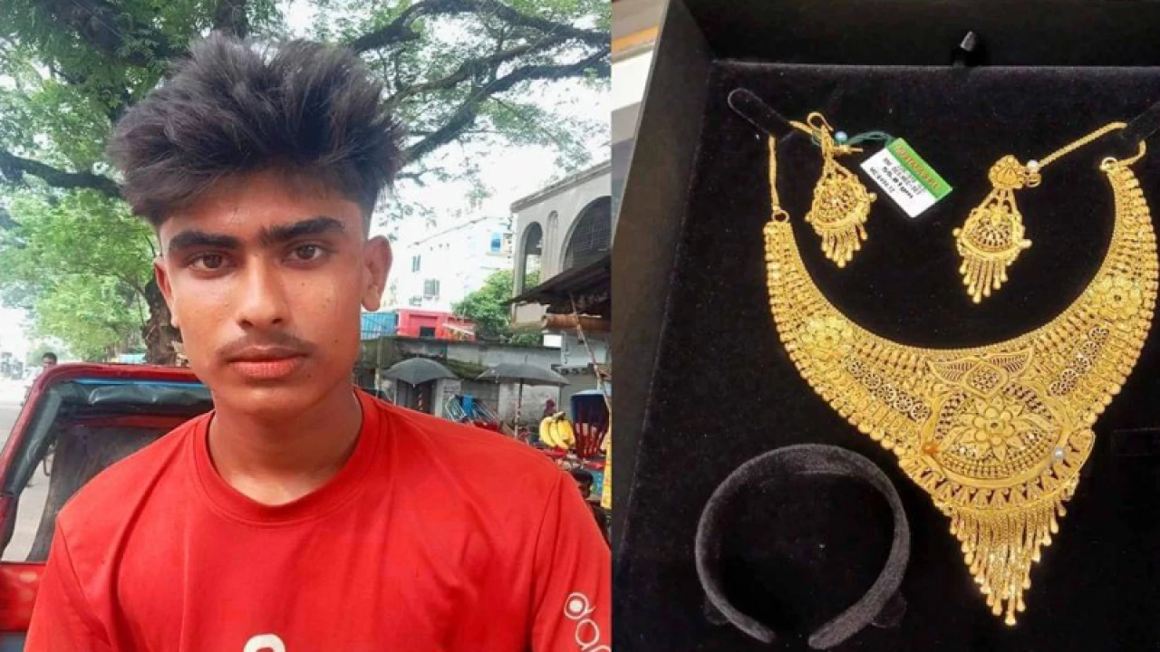 কুড়িয়ে পাওয়া ৭ লাখ টাকার গহনা ফেরত দিলেন রিকশাচালক