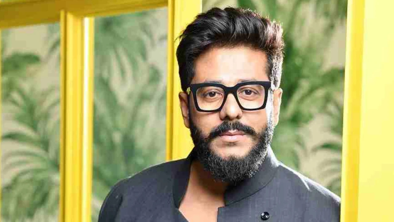 পুলিশের কাছে অভিযোগ করলেন পরিচালক রাজ