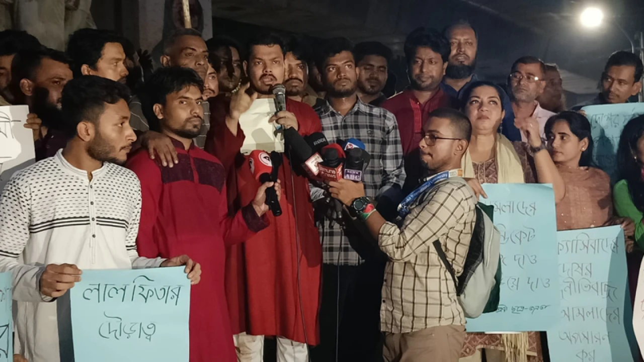 আওয়ামী লীগের দোসর আমলা ও ব্যবসায়ীদের উৎখাতের দাবি বিপ্লবী ছাত্র-জনতার