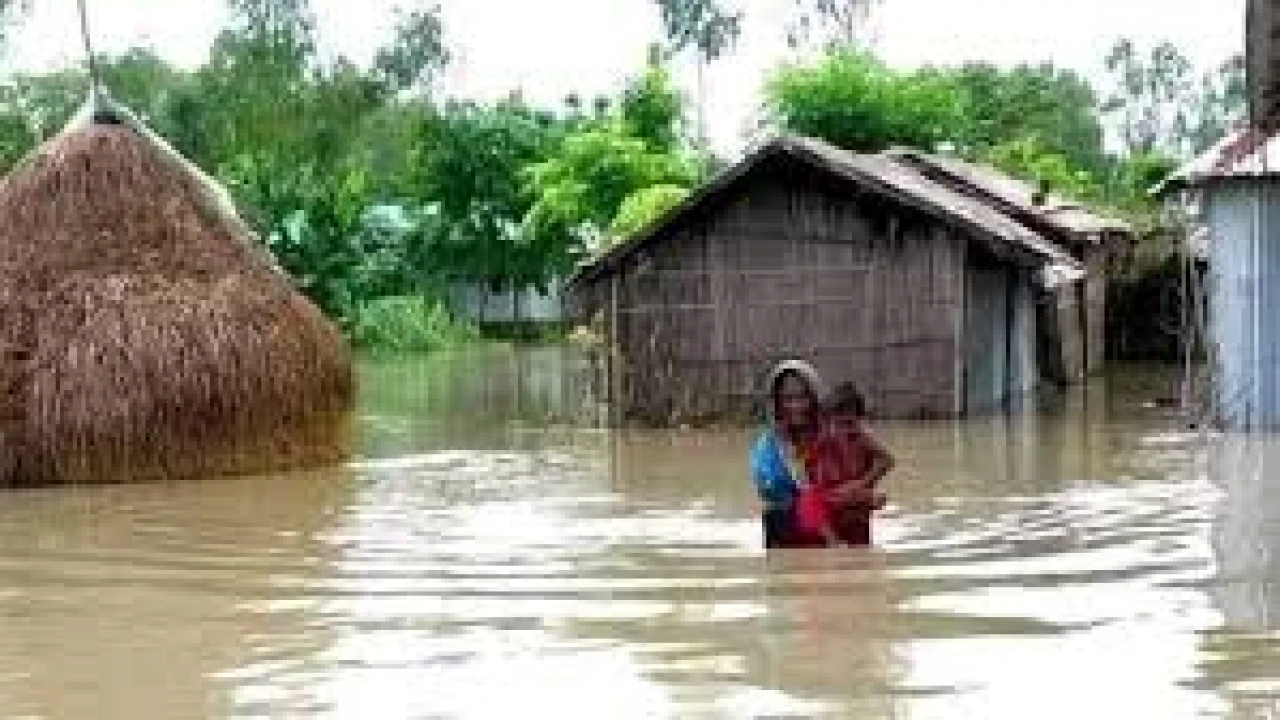 ময়মনসিংহের সীমান্তবর্তী এলাকায় পানিবন্দি হাজারও মানুষ