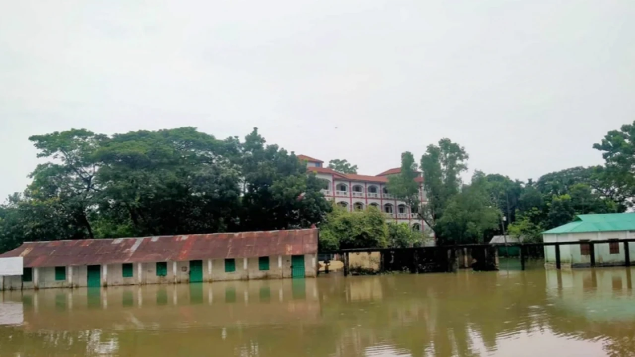 দুর্গাপুরে পানিবন্দি ৪০ গ্রামের মানুষ