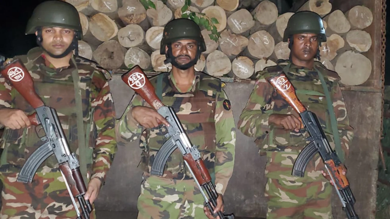 দীঘিনালায় বিপুল পরিমাণ অবৈধ কাঠ জব্দ