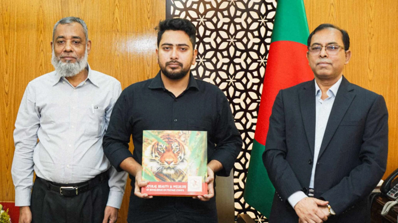 ডাক দিবসে স্মারক ডাকটিকেট ও উদ্বোধনী খাম অবমুক্ত