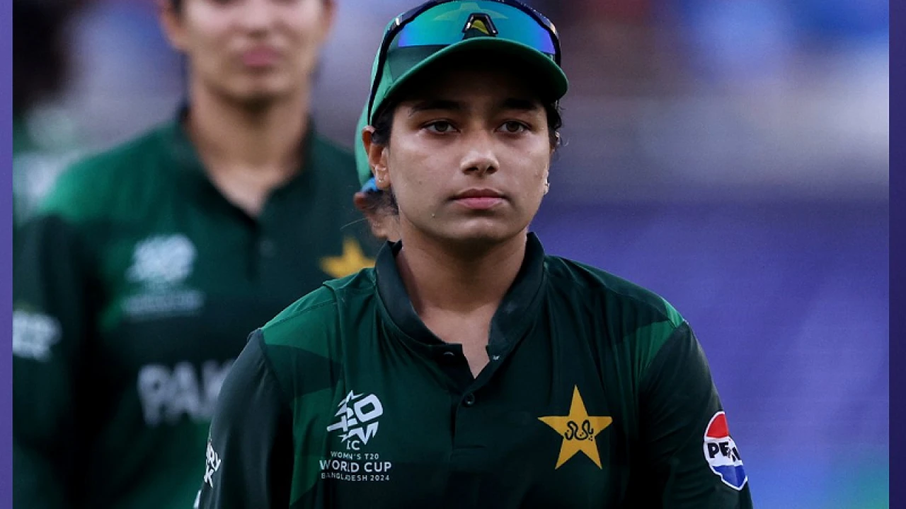 দুঃসংবাদ শুনে বিশ্বকাপের মাঝেই দেশে ফিরছেন পাকিস্তান অধিনায়ক