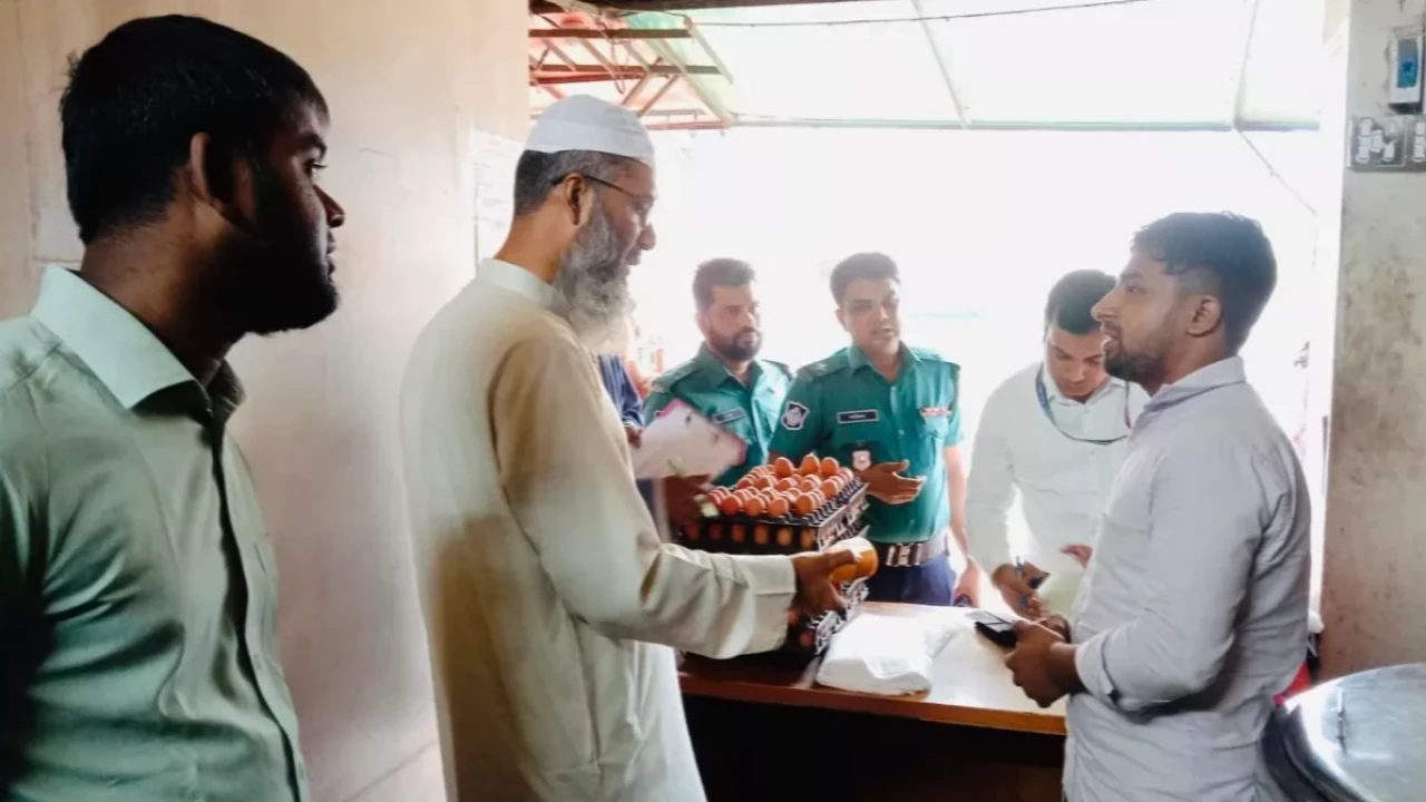 পর্যবেক্ষক দল দেখে দাম কমলো ৫০ টাকা, চলে যাওয়ায় ফের বাড়ল