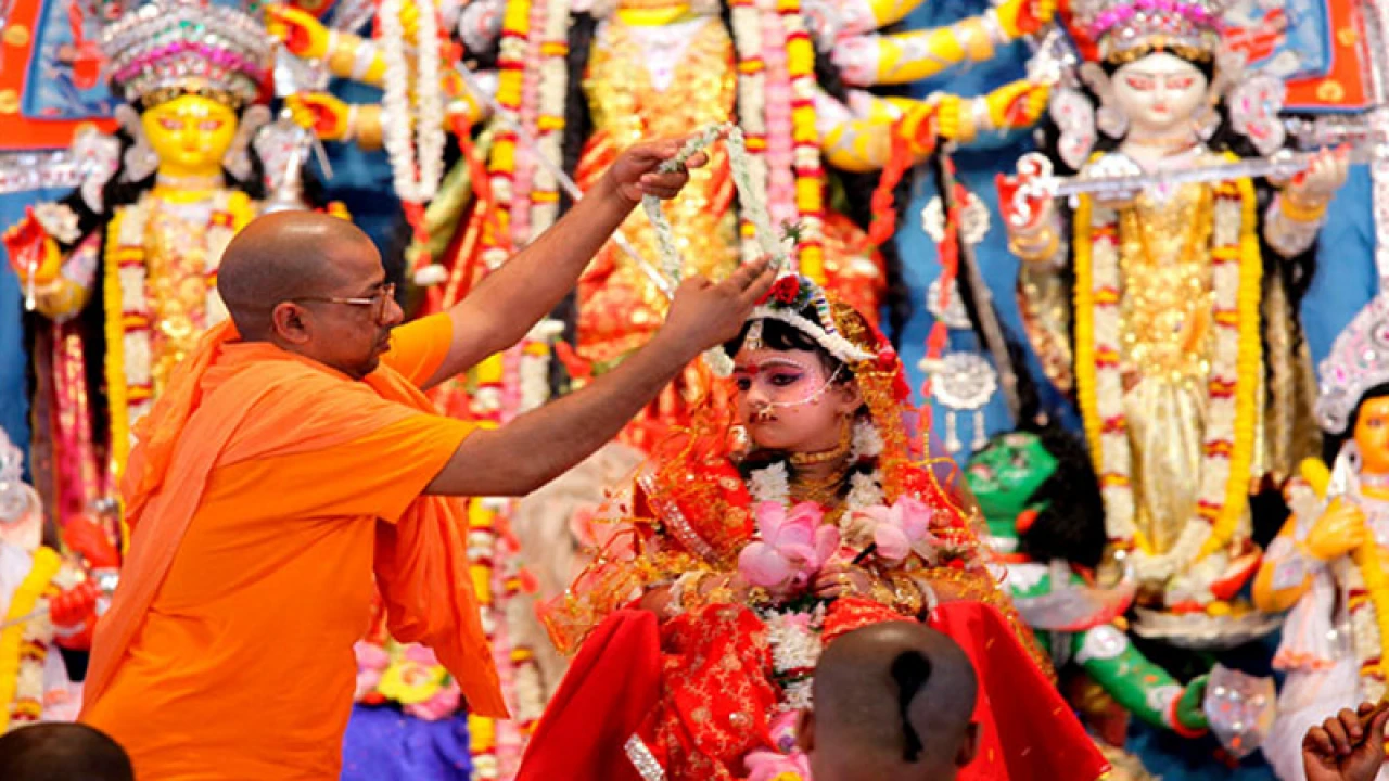 আজ কুমারীপূজা, মন্দিরে মন্দিরে দেবীর আরাধনা