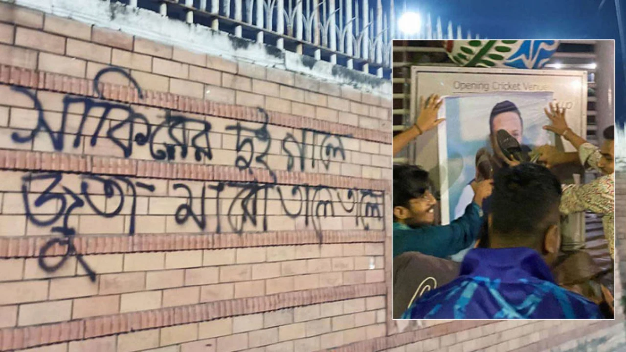 সাকিবের ছবিতে জুতাপেটা, দেয়ালে গ্রাফিতি