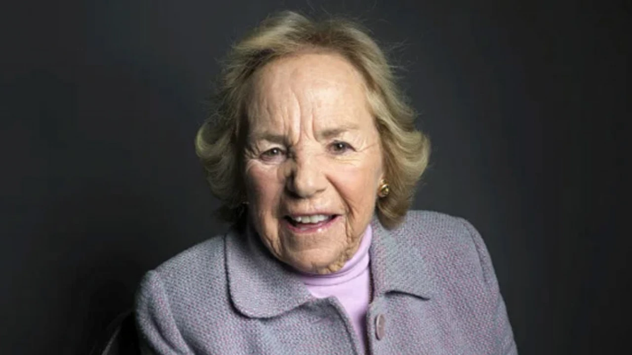 মারা গেলেন কেনেডির স্ত্রী