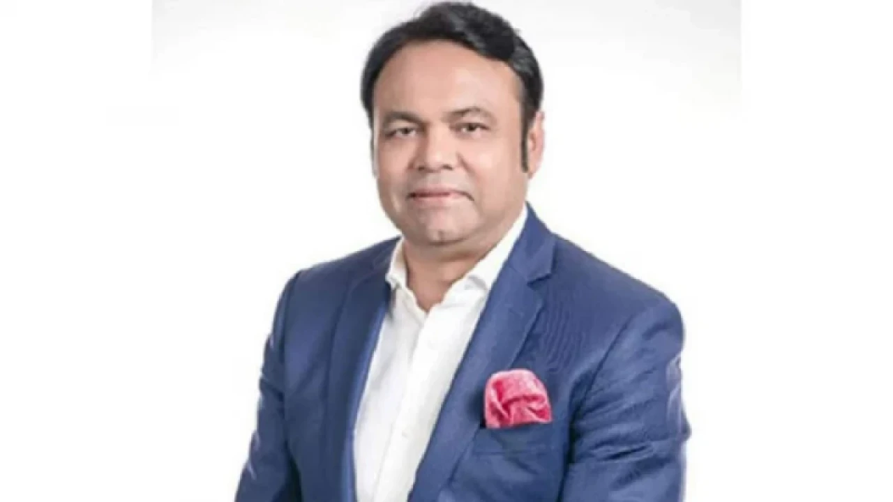 চমক দিয়ে বাফুফেতে মনোনয়নপত্র কিনলেন তরফদার