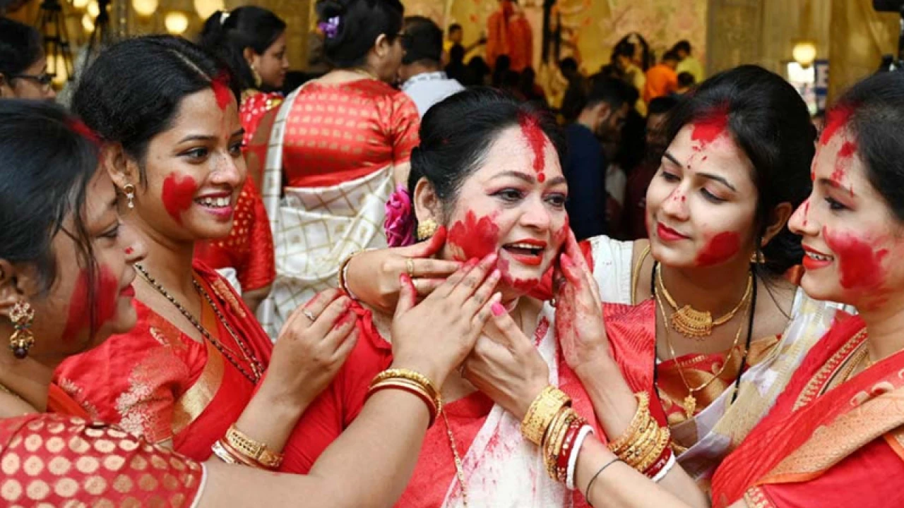 সিঁদুর খেলার পর ত্বকের যত্ন