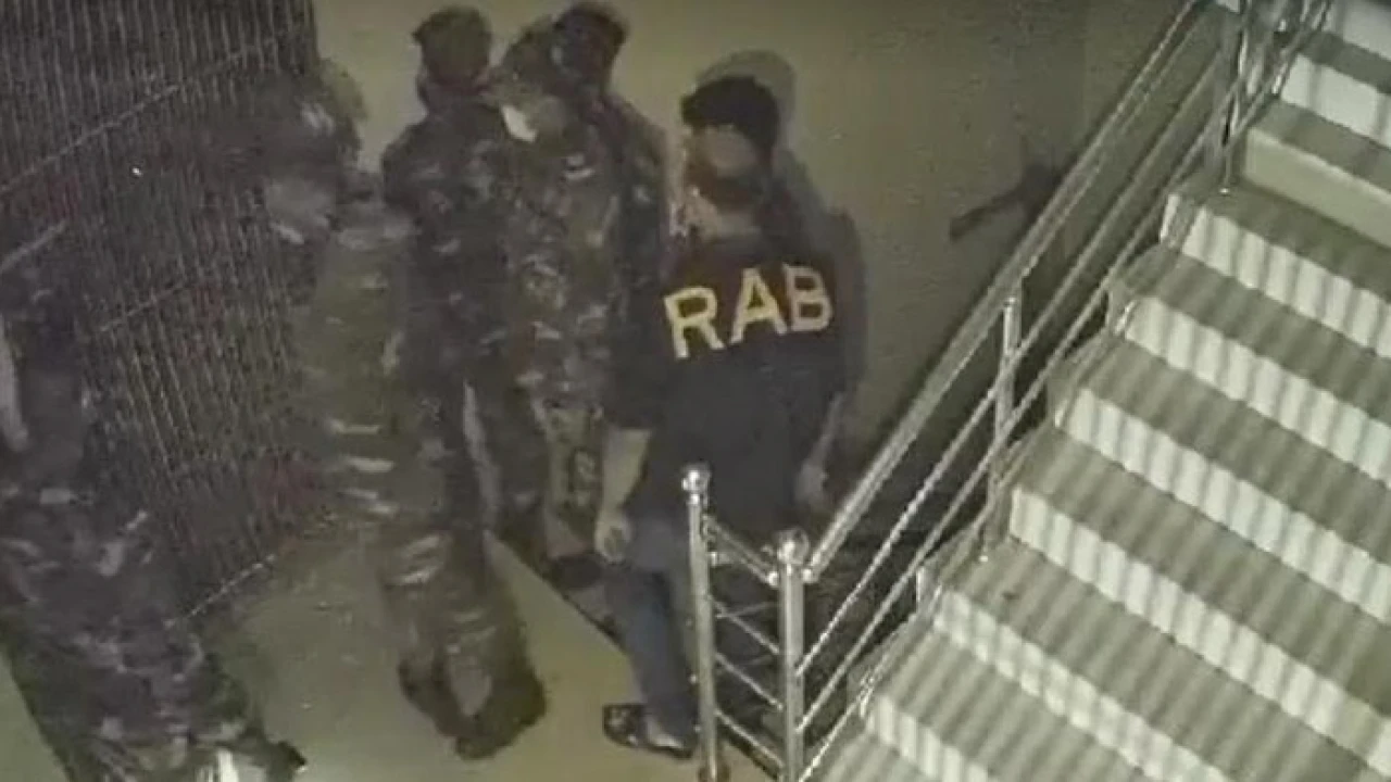 মোহাম্মদপুরে সেনা ও র‌্যাবের পোশাক পরে ডাকাতি, গ্রেপ্তার ৬