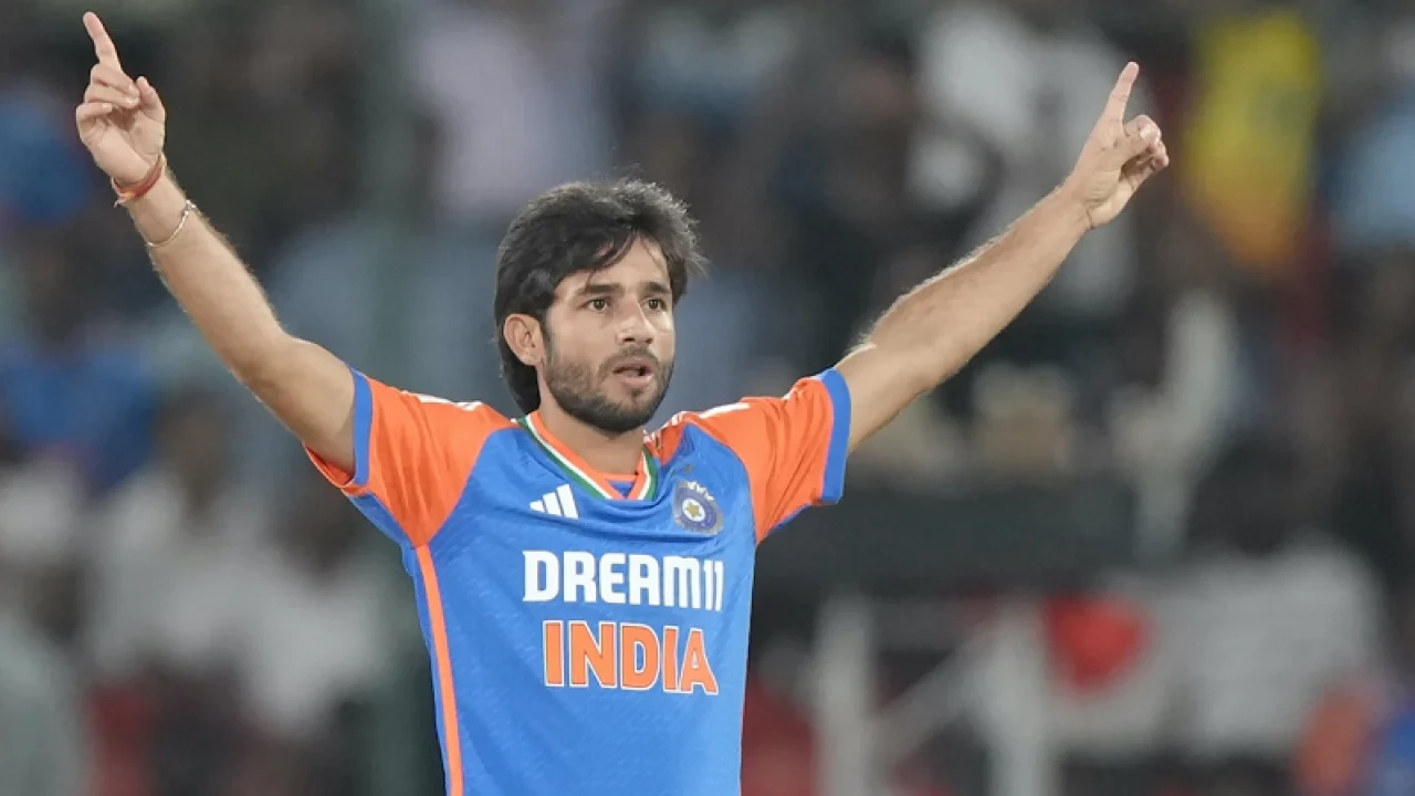 বাংলাদেশকে নাচিয়ে বিষ্ণোইয়ের মাইলফলক