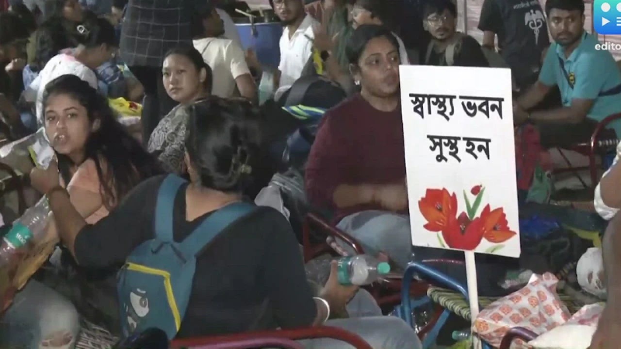 ৯ দিন ধরে অনশনে কলকাতার জুনিয়র চিকিৎসকরা