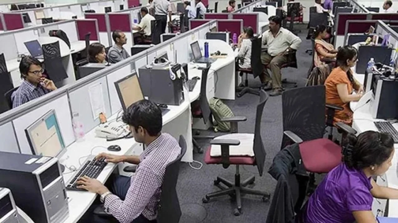 টানা ৪ দিন ছুটি শেষে খুলেছে অফিস-আদালত