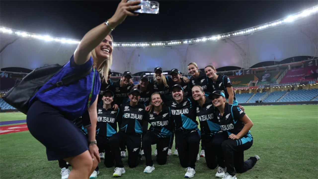 ভারত-পাকিস্তানকে বিদায় করে সেমিফাইনালে কিউইরা