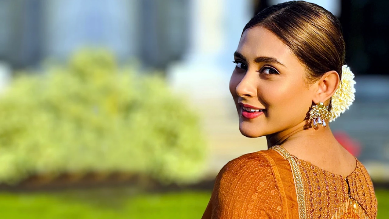 শুভেচ্ছা জানালেন মেহজাবীন চৌধুরী