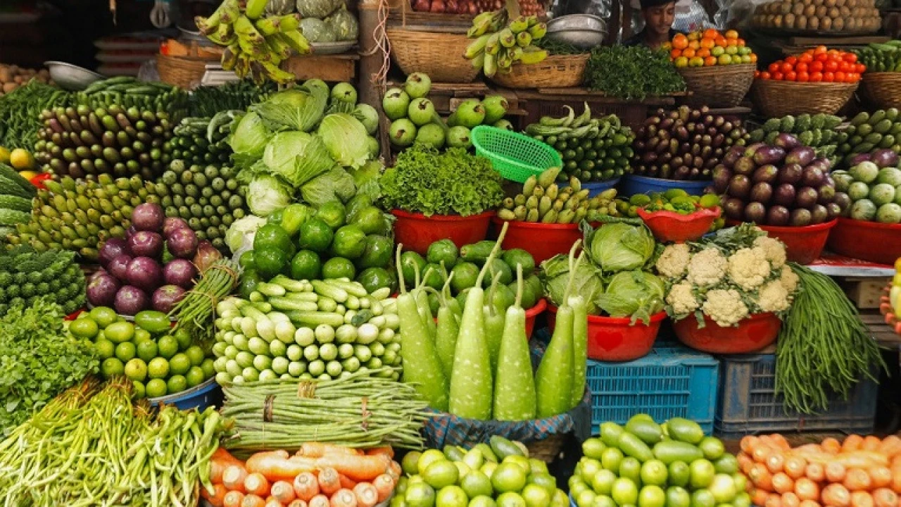 পুরনো বৃত্তেই বন্দি বাজার