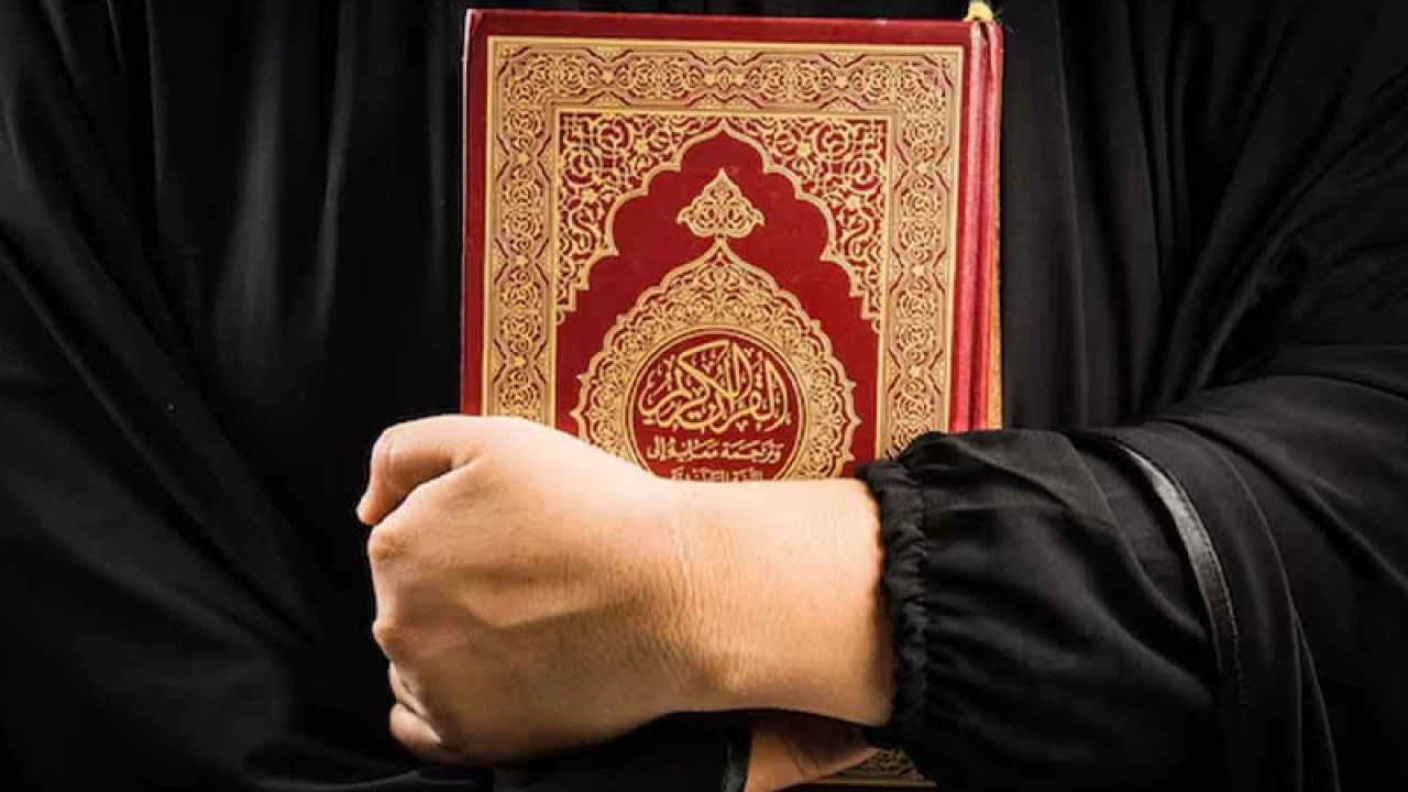 কোরআন ছুঁয়ে শপথ করা কি জায়েজ?