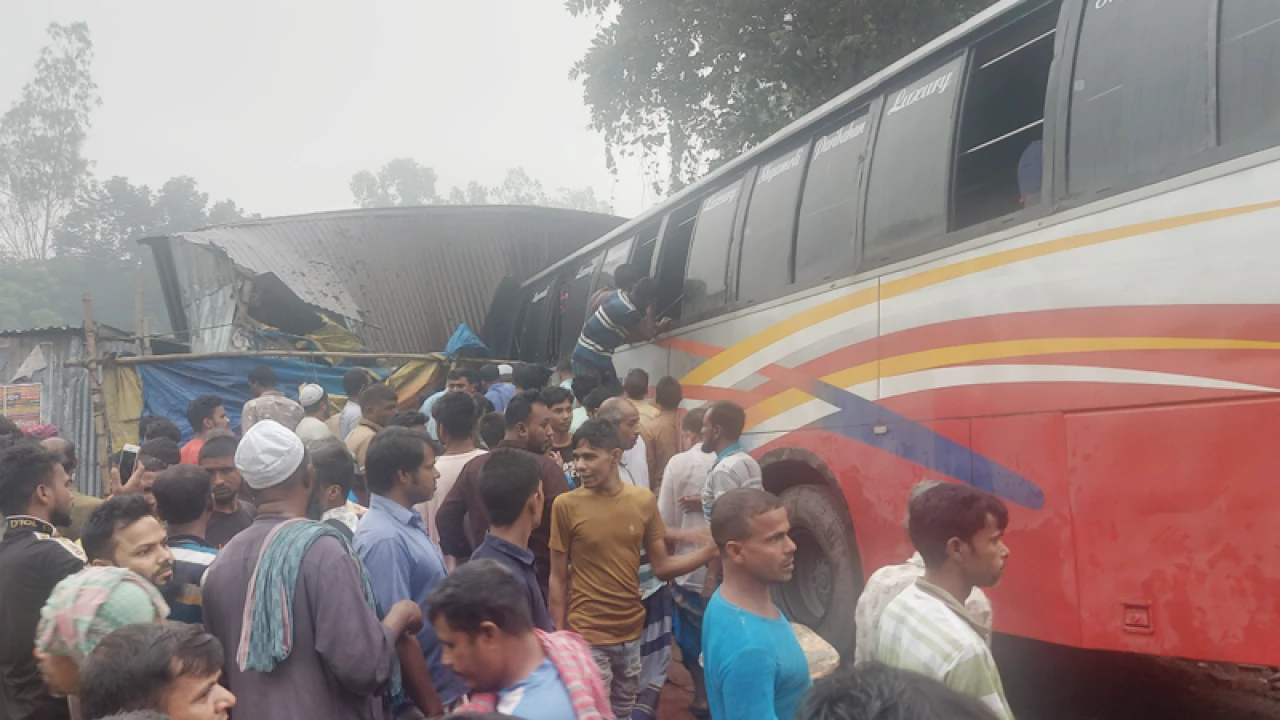 উল্লাপাড়ায় বাসচাপায় মোটরসাইকেলের ২ আরোহী নিহত