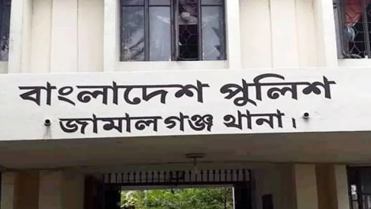 বাকিতে সিগেরেট না দেওয়ায় মারধর ও ভাঙচুরের অভিযোগ সেচ্ছাসেবক লীগ নেতার বিরুদ্ধে