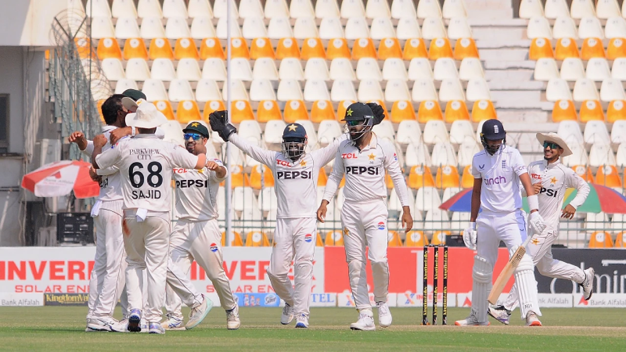 সাজিদ-নুমানের স্পিন জাদুতে জয়খরা কাটাল পাকিস্তান