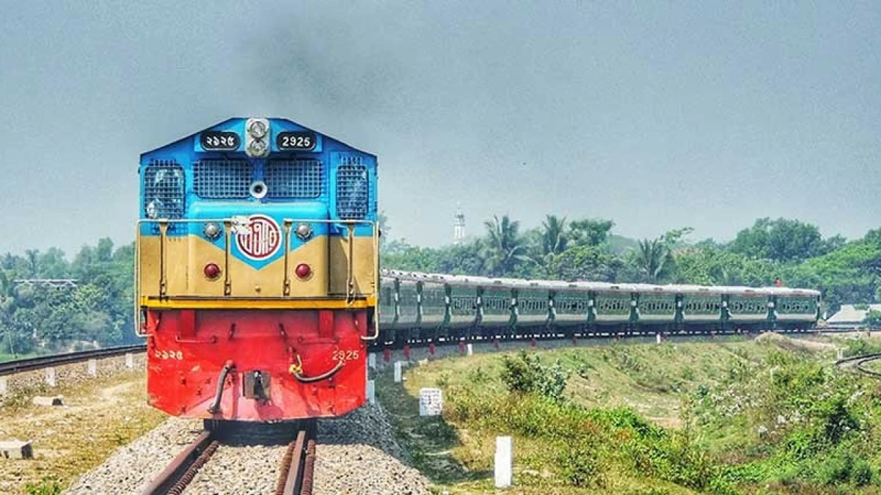 পলাতক ঠিকাদারের বিরুদ্ধে ব্যবস্থা নিতে ব্যর্থ রেল