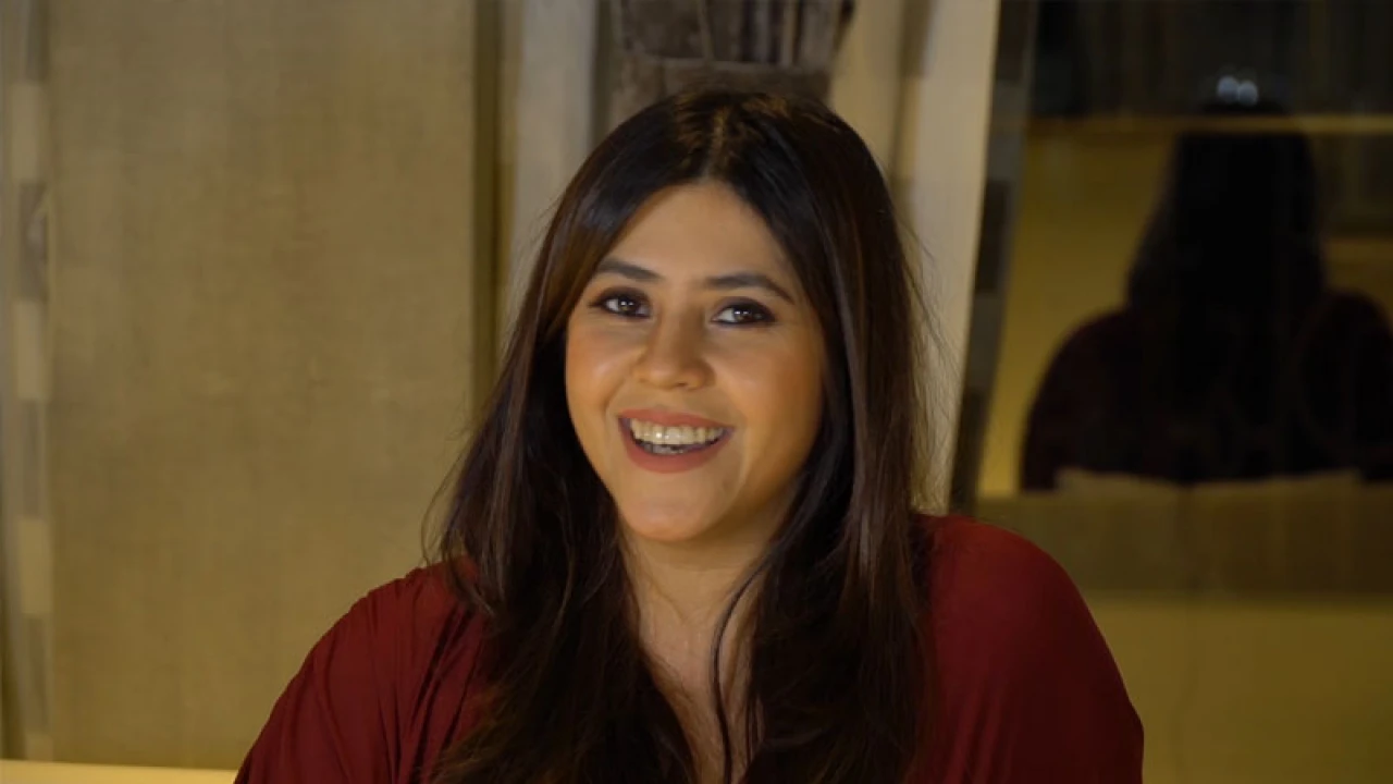 অপ্রাপ্তবয়স্কদের অন্তরঙ্গ দৃশ্য, একতার বিরুদ্ধে মামলা