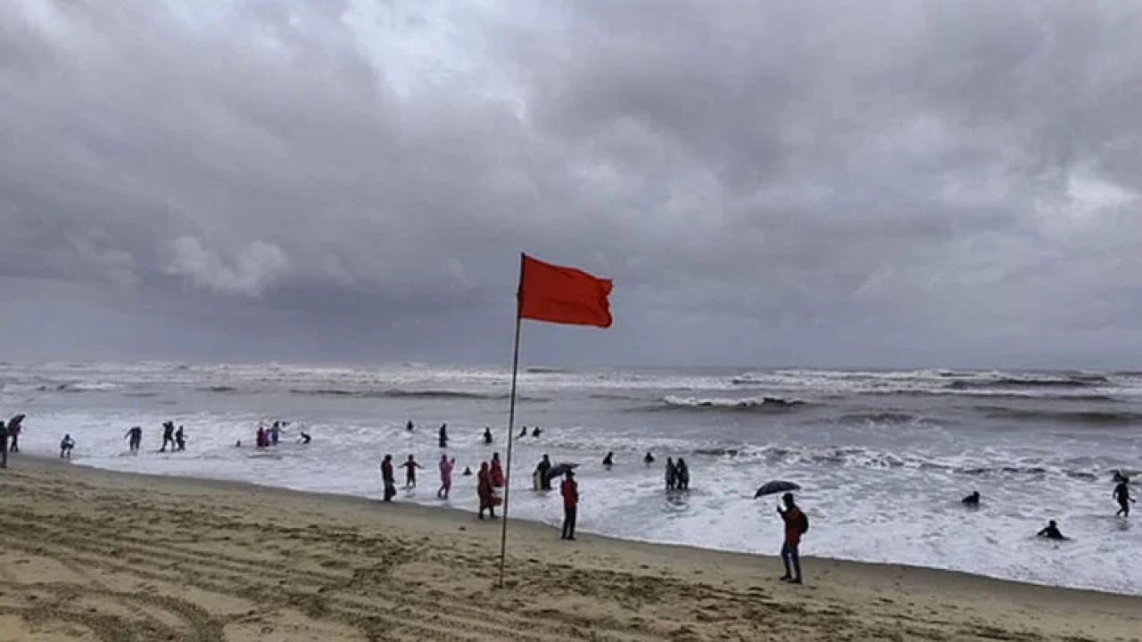 সাগরে নিম্নচাপ, বন্দরে ১ নম্বর সতর্কসংকেত
