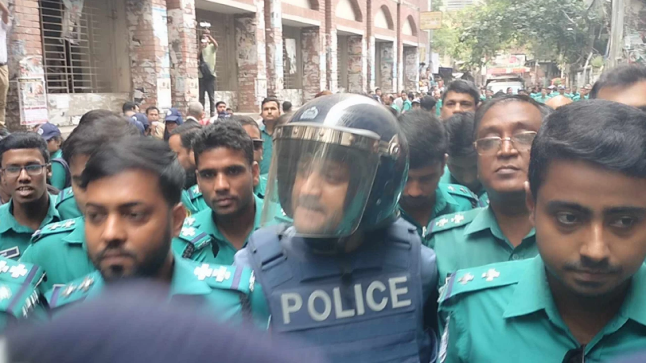 ক্ষমা চাইলেন ব্যারিস্টার সুমন