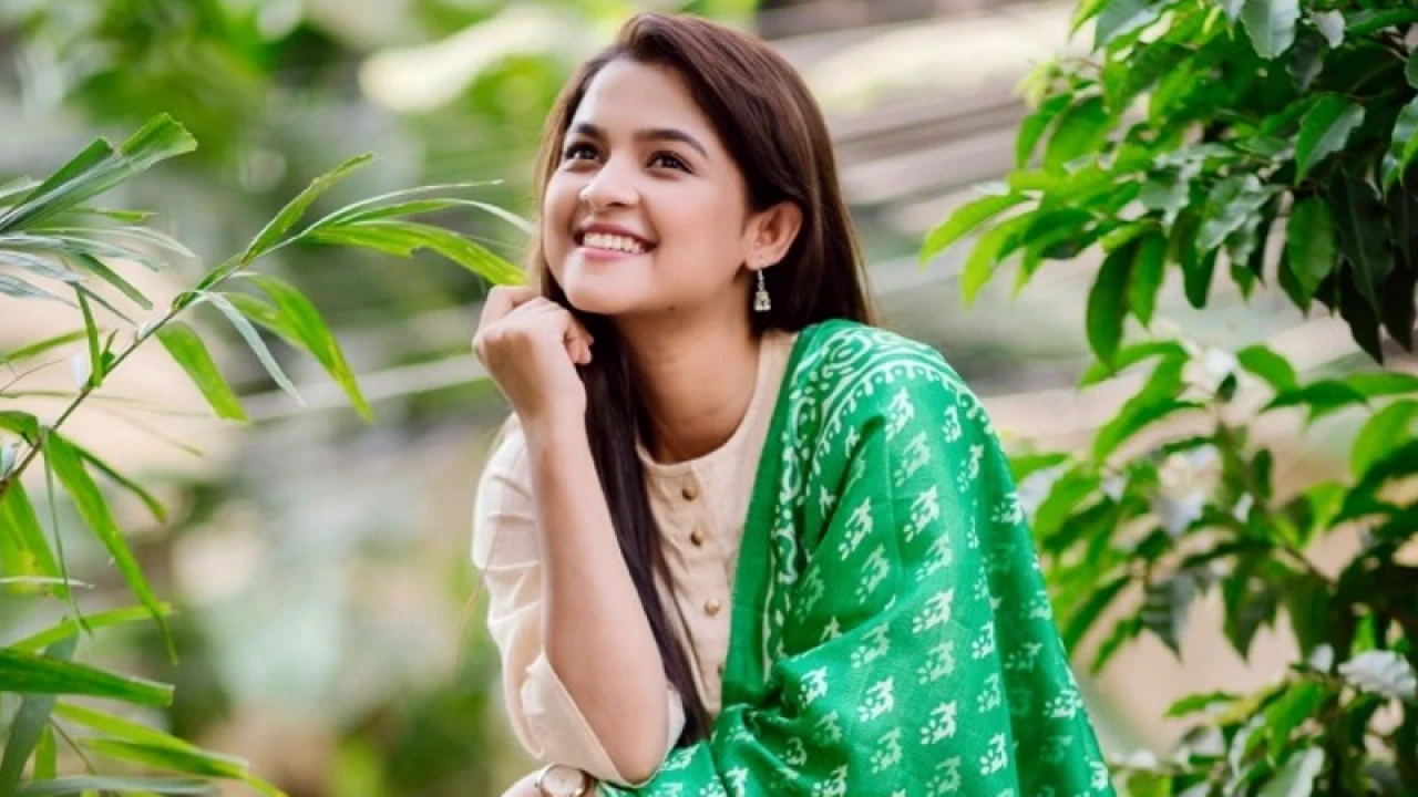 মধ্যরাতে ফেসবুকে সাদিয়ার নাটক, সমালোচনার মুখে আইডি নিষ্ক্রিয়