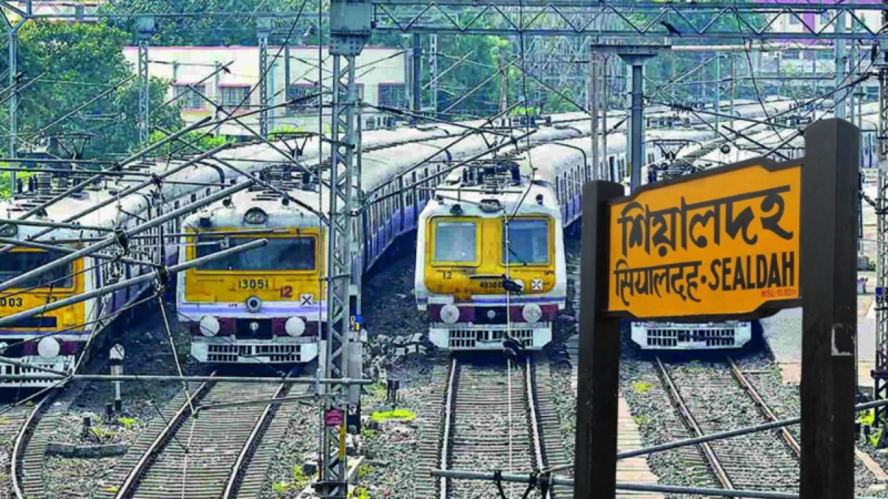 হাওড়া ও শিয়ালদায় ২৫৮ ট্রেন বাতিল