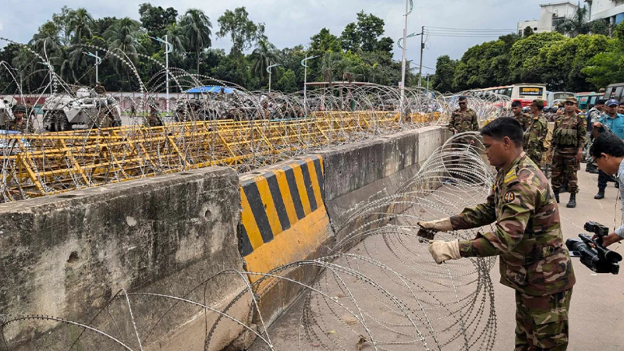 বঙ্গভবনের নিরাপত্তা জোরদার, বসানো হলো কাঁটাতার