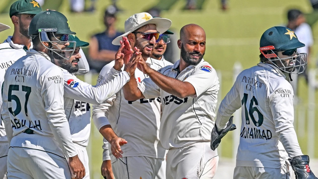 সাজিদের ৬, রাওয়ালপিন্ডিতে প্রথম দিনে ১৩ উইকেট