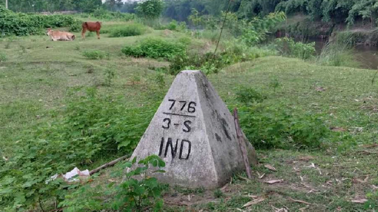 বাংলাদেশের সীমান্তে কাঁটাতারের বেড়া বসাতে ভারতের তোড়জোড়