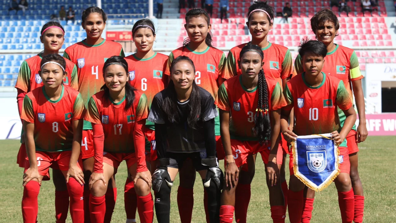 গোলশূন্য সমতায় প্রথমার্ধ শেষ