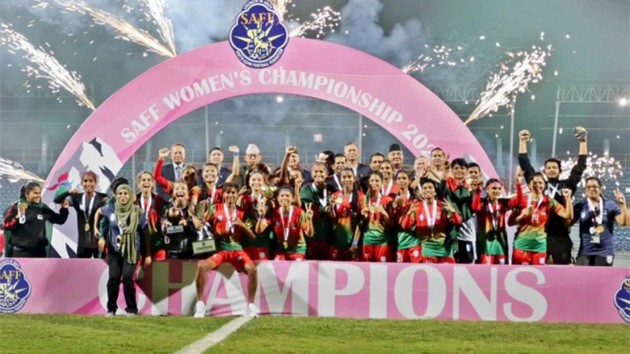 দেশে ফিরলেন সাফ চ্যাম্পিয়নরা