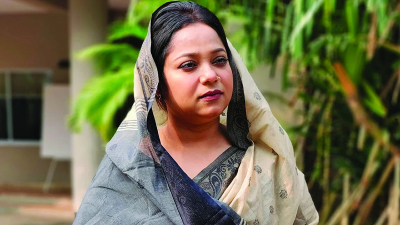 ৯০ হাজার জনকে ব্লক মেরেছেন ডলি সায়ন্তনী