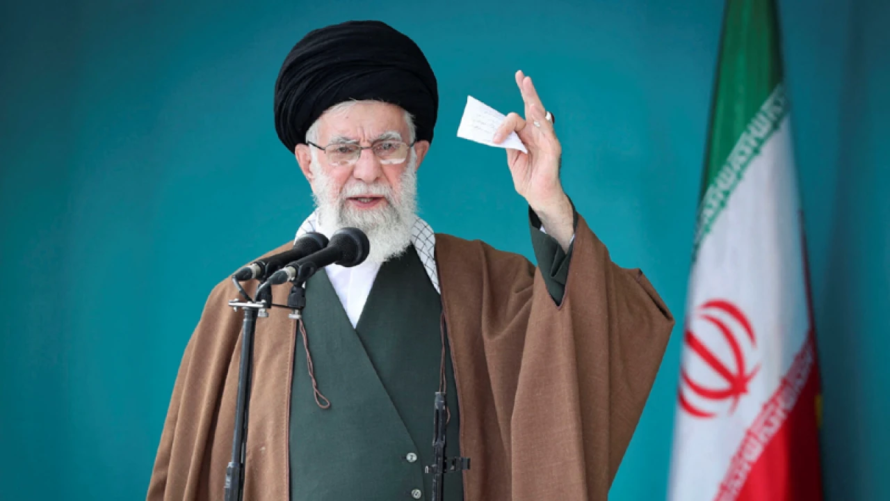 ইসরায়েলে হামলা চালানোর নির্দেশ খামেনির!