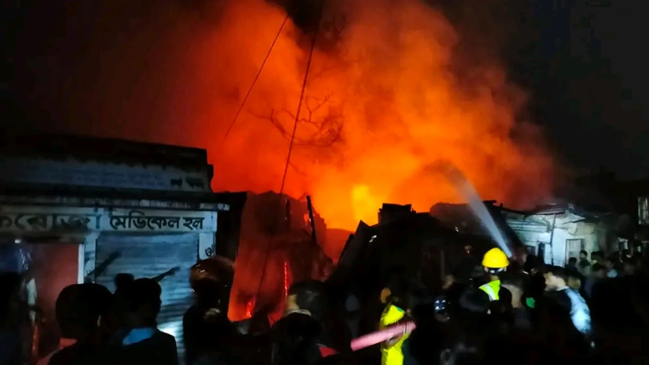 আগুনে পুড়ল ৮ দোকান, কোটি টাকার ক্ষতি